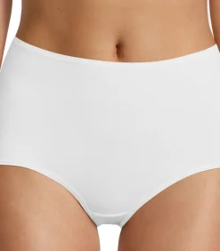 Nina from C. 6 pack Slipboutique - taille pants white