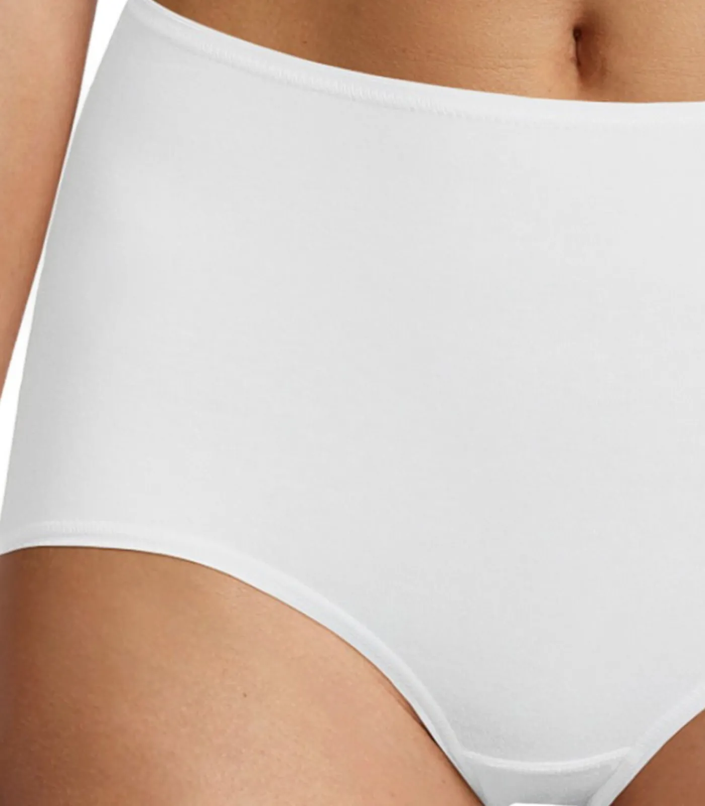 Nina from C. 6 pack Slipboutique - taille pants white