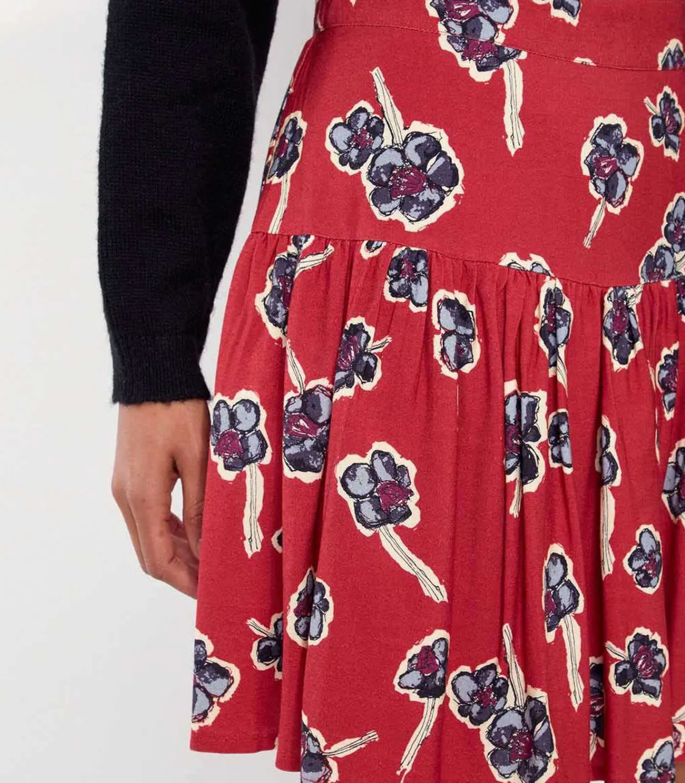La Fiancée Bedrukte vloeibare korte rok PATNA cherryRed Online