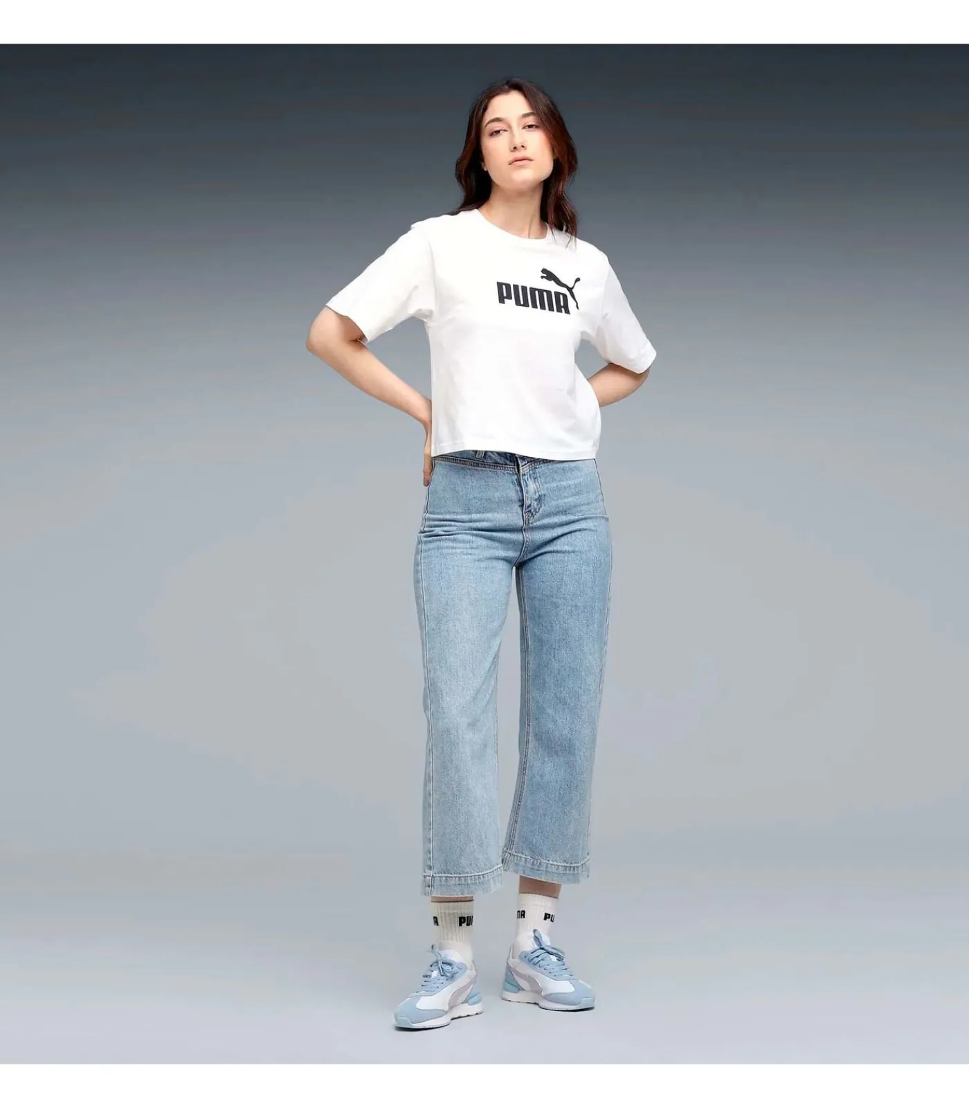 PUMA Ess Cropped No. 1 Logo Relaxed Tee white Hot