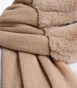 Rino&Pelle Gebreide sjaal met imitatiebont detail Oat OS lightBrown