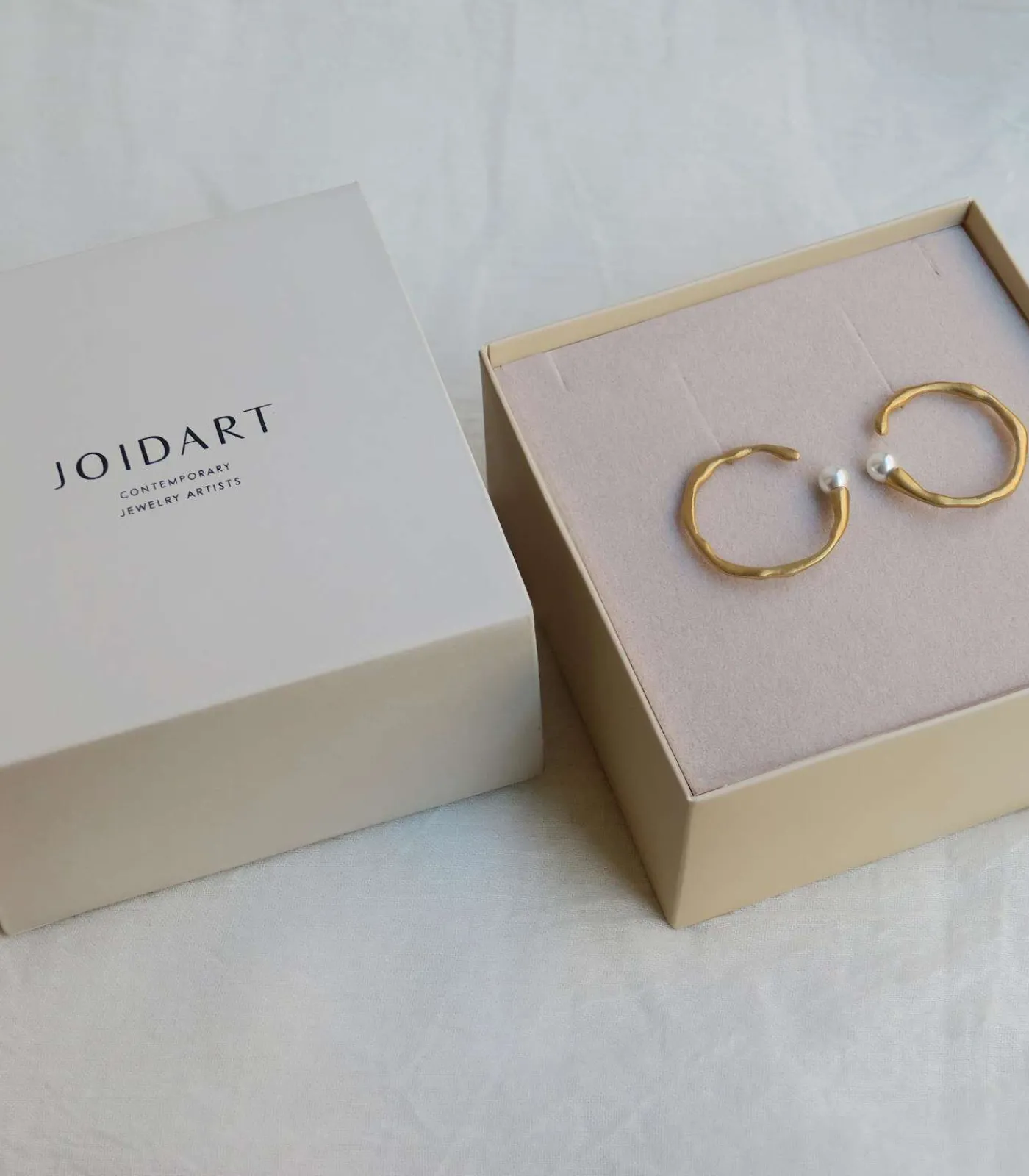 Joidart Gouden ronde oorbellen Eclat met witte parel gold Hot