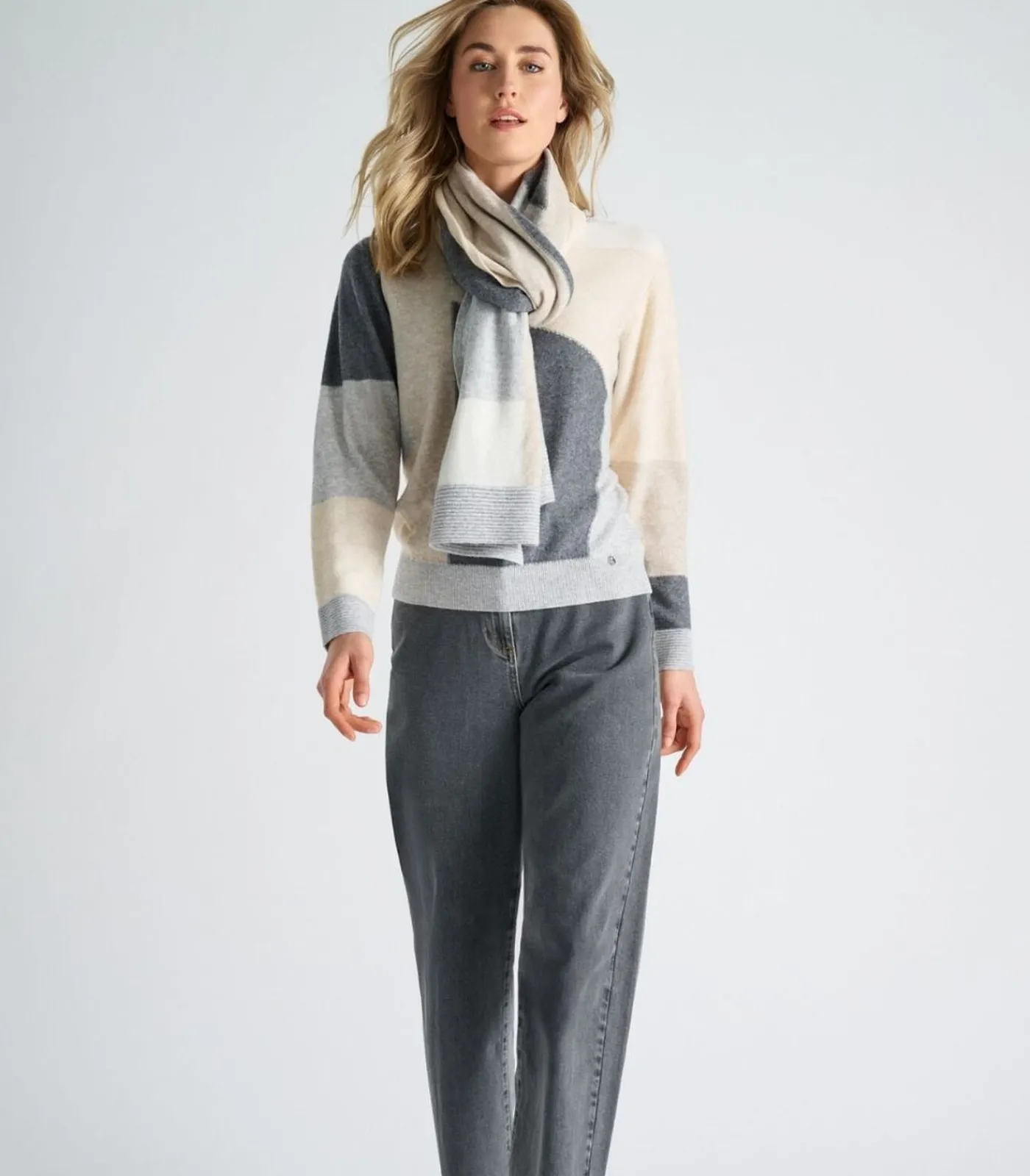 Marie Méro Grijze pull ronde hals met color blocking darkGrey