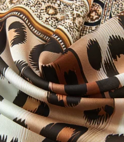 Alberto Cabale Grote vierkante zijden sjaal Original Leopard Zoé pink