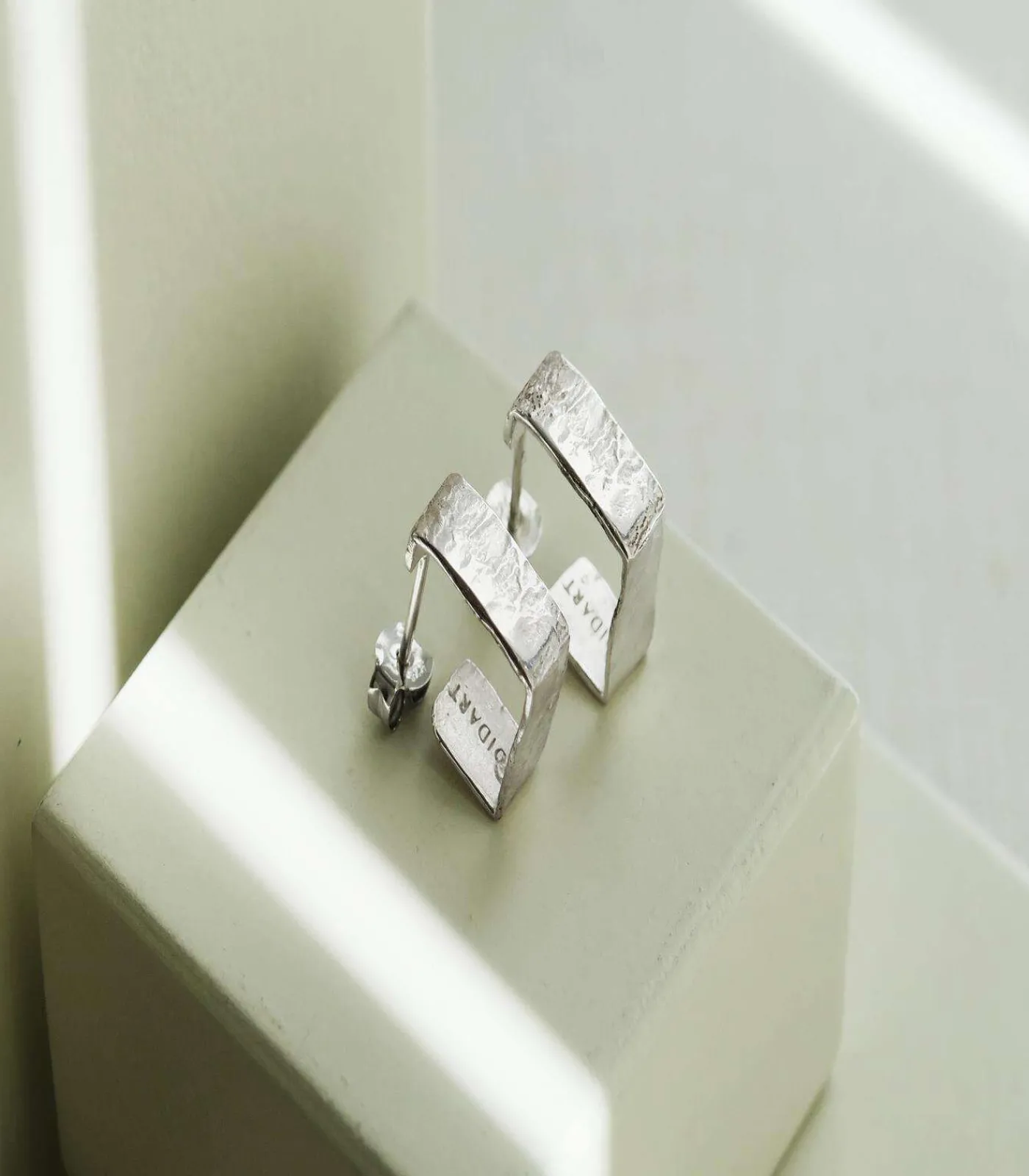 Joidart Kleine zilveren oorbellen Lignis breed silver Online