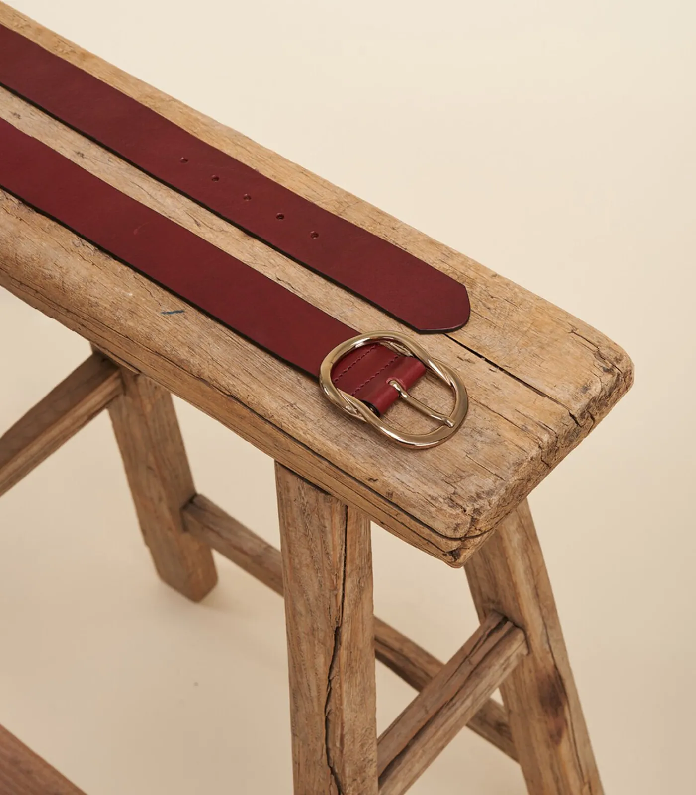 La Fée Maraboutée Koehide lederen riem aubergine