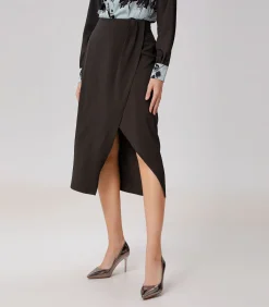 Smart & Joy Minimalistische satijnen rok met wikkeleffect brown