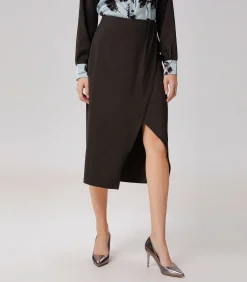 Smart & Joy Minimalistische satijnen rok met wikkeleffect brown