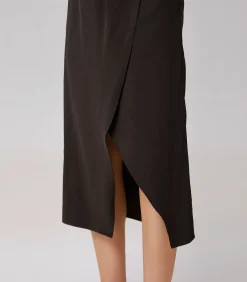 Smart & Joy Minimalistische satijnen rok met wikkeleffect brown