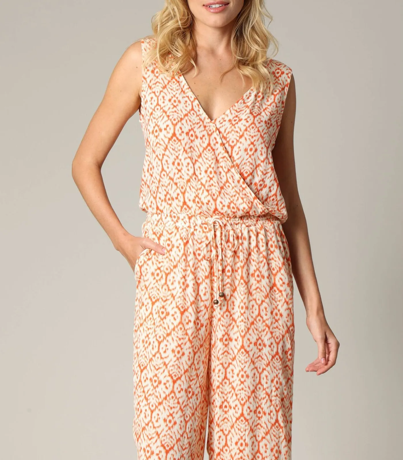 Deeluxe MIRZOU - Mouwloze Boheemse wikkeljumpsuit met etnisch patroon terracotta Outlet