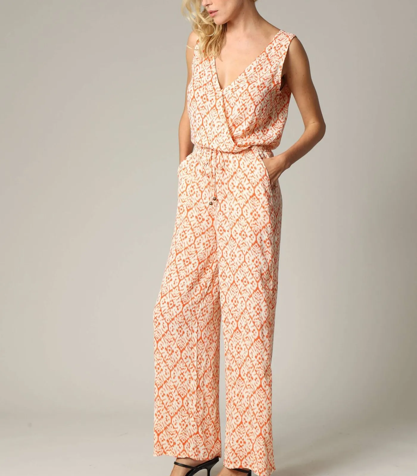 Deeluxe MIRZOU - Mouwloze Boheemse wikkeljumpsuit met etnisch patroon terracotta Outlet