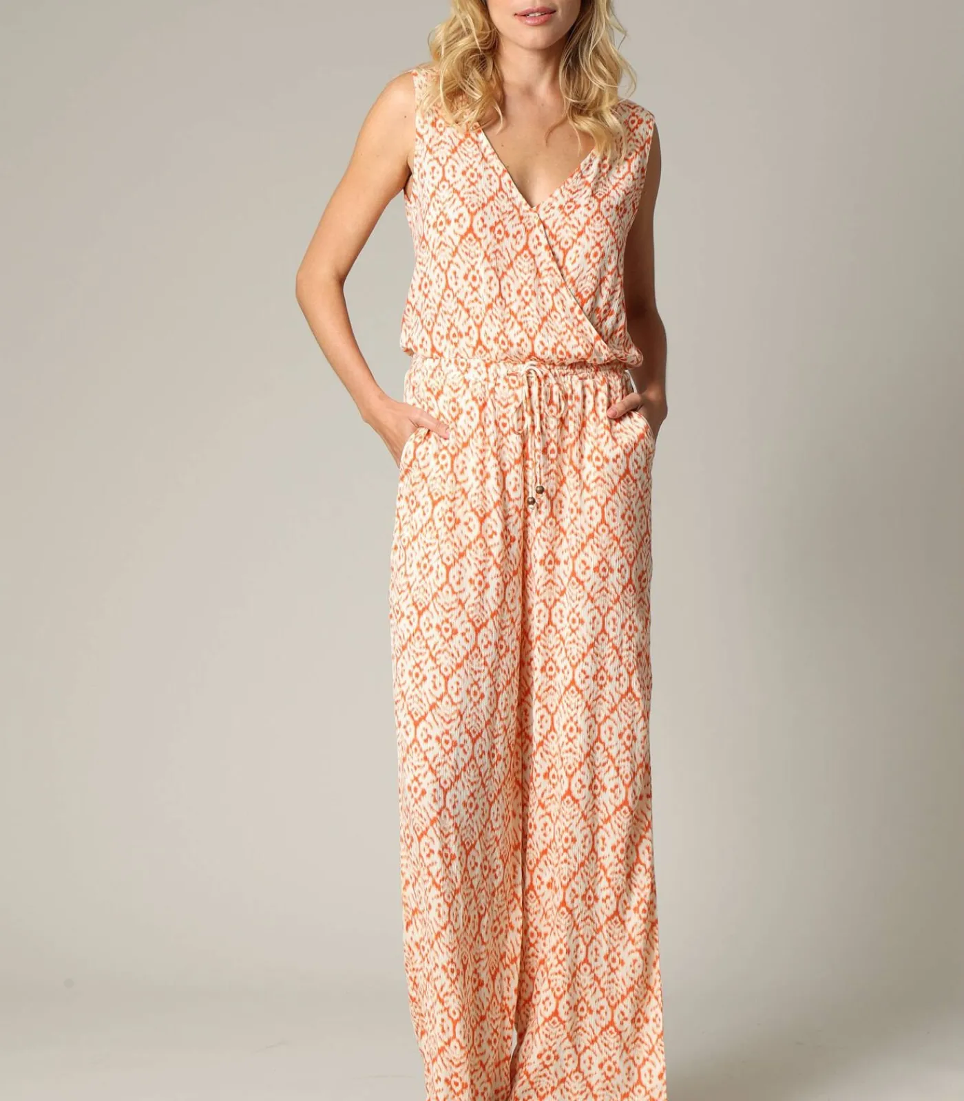 Deeluxe MIRZOU - Mouwloze Boheemse wikkeljumpsuit met etnisch patroon terracotta Outlet