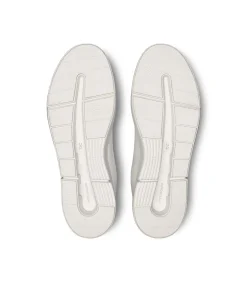 ON RUNNING The Roger Advantage white
